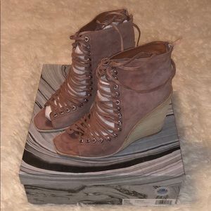 Jeffrey Campbell Cordial Wedge SZ 8.5